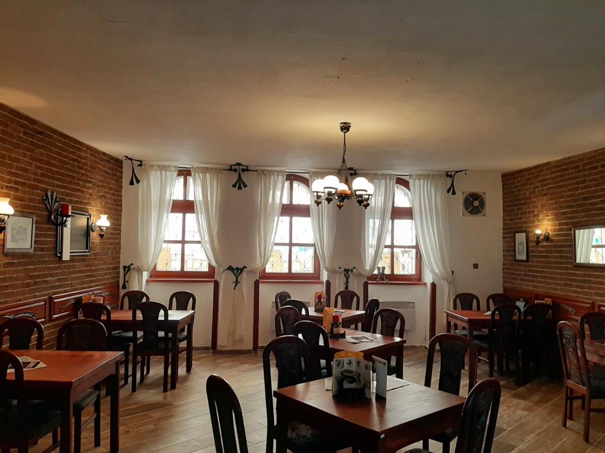 Отель Penzion - Restaurant U Zamku Бечов-над-Теплоу Экстерьер фото